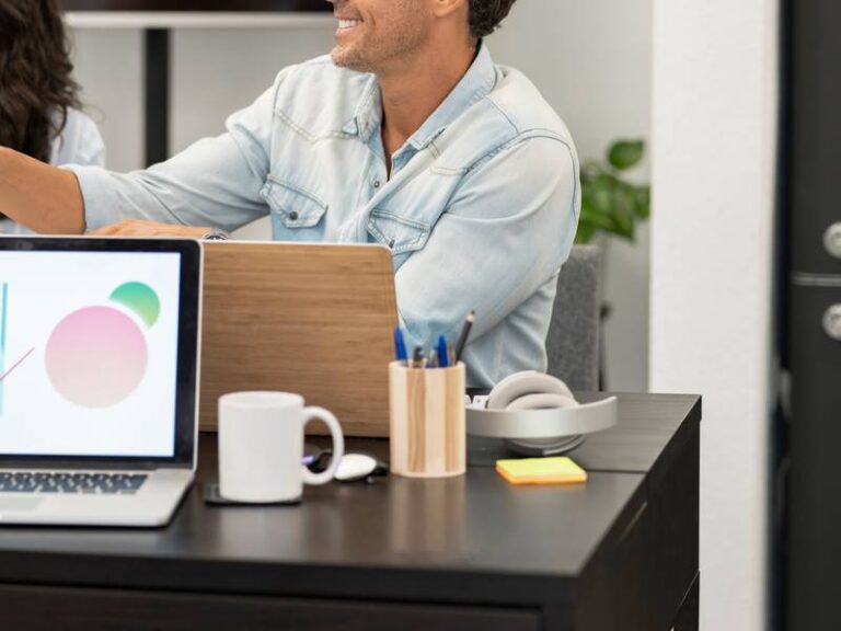What Are the Benefits of Working With an Advertising Agency?